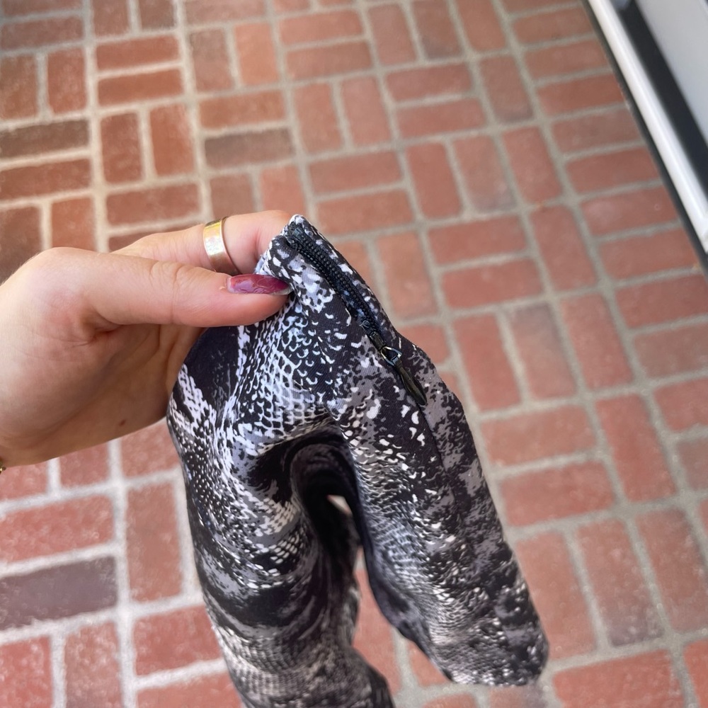 Cache Snake Print Shorts - image 3